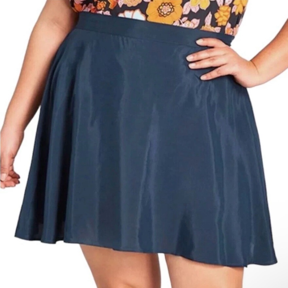 MODCLOTH  Stay Sassy A-Line Skirt Solid Navy Elastic Mini Size Small